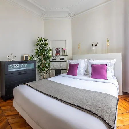 Apartment Bergere Paris