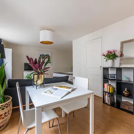 Apartment Bergere Paris